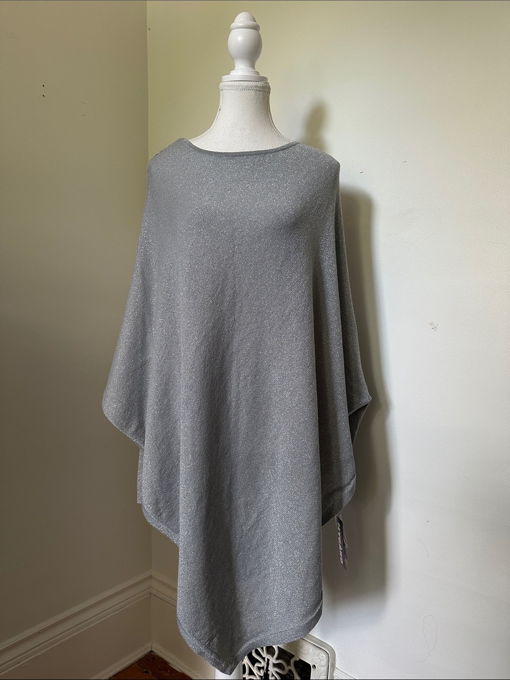 NWT PETER NYGARD Y2K Silver Metallic Knit Lightweight Poncho Small/Medium
